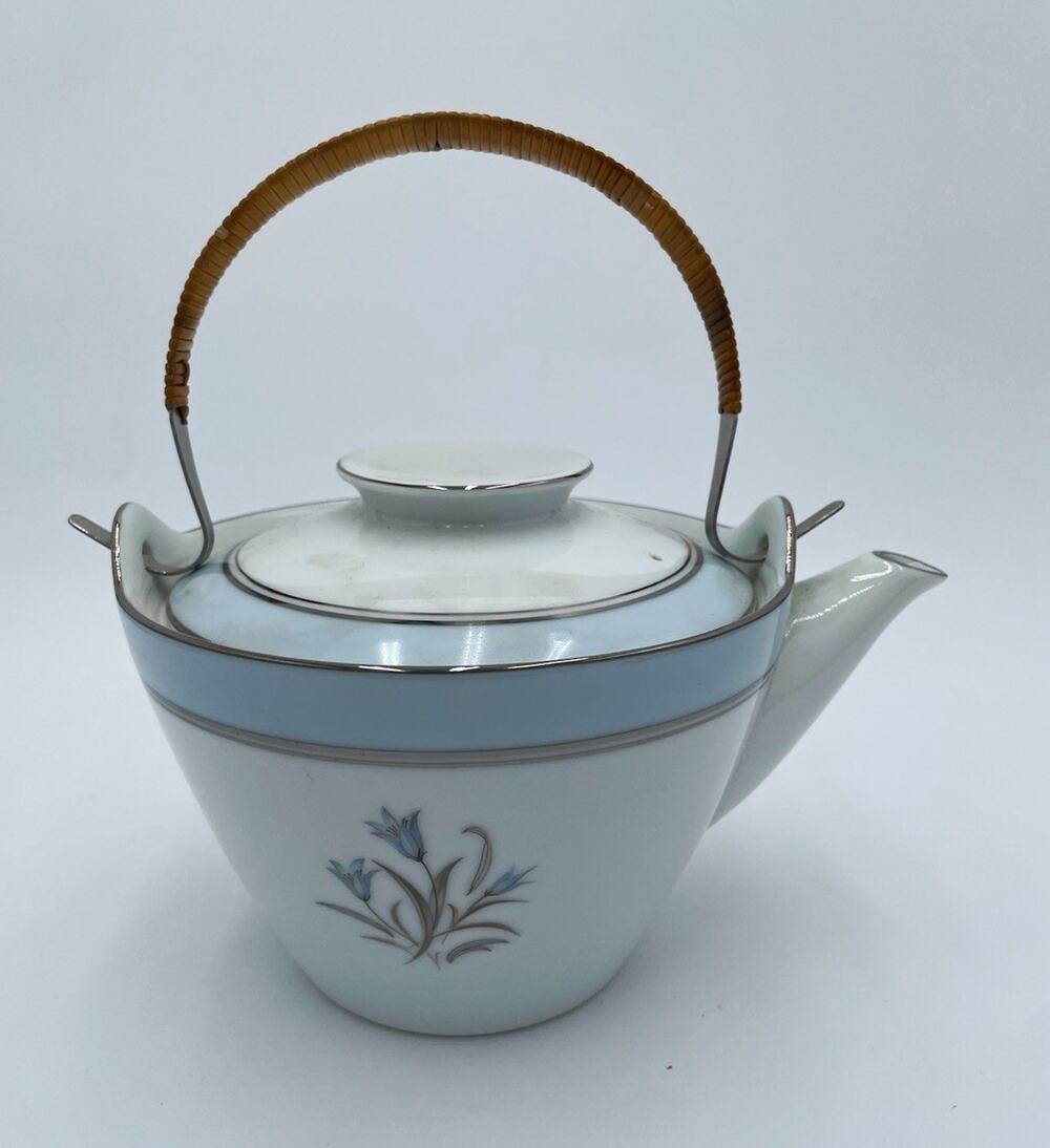 Noritake Bluebell Floral Porcelain Teapot w/ Lid Handles White Blue Silver 5558